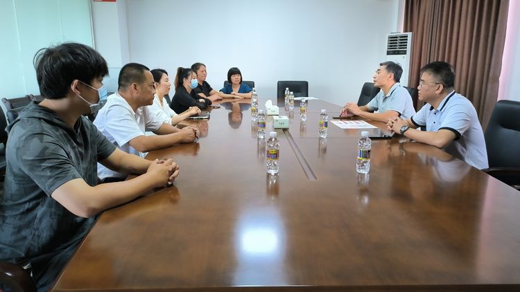 市環(huán)發(fā)公司滯留旅客服務(wù)隊(duì)員榮獲志愿者紀(jì)念證書(shū)