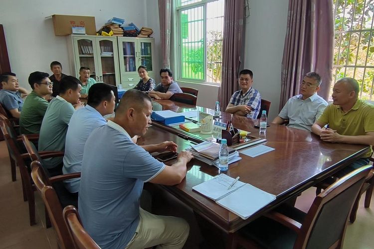 市環(huán)發(fā)公司黨委書記王蜂帶隊深入幫扶村調(diào)研謀劃鄉(xiāng)村振興產(chǎn)業(yè)工作